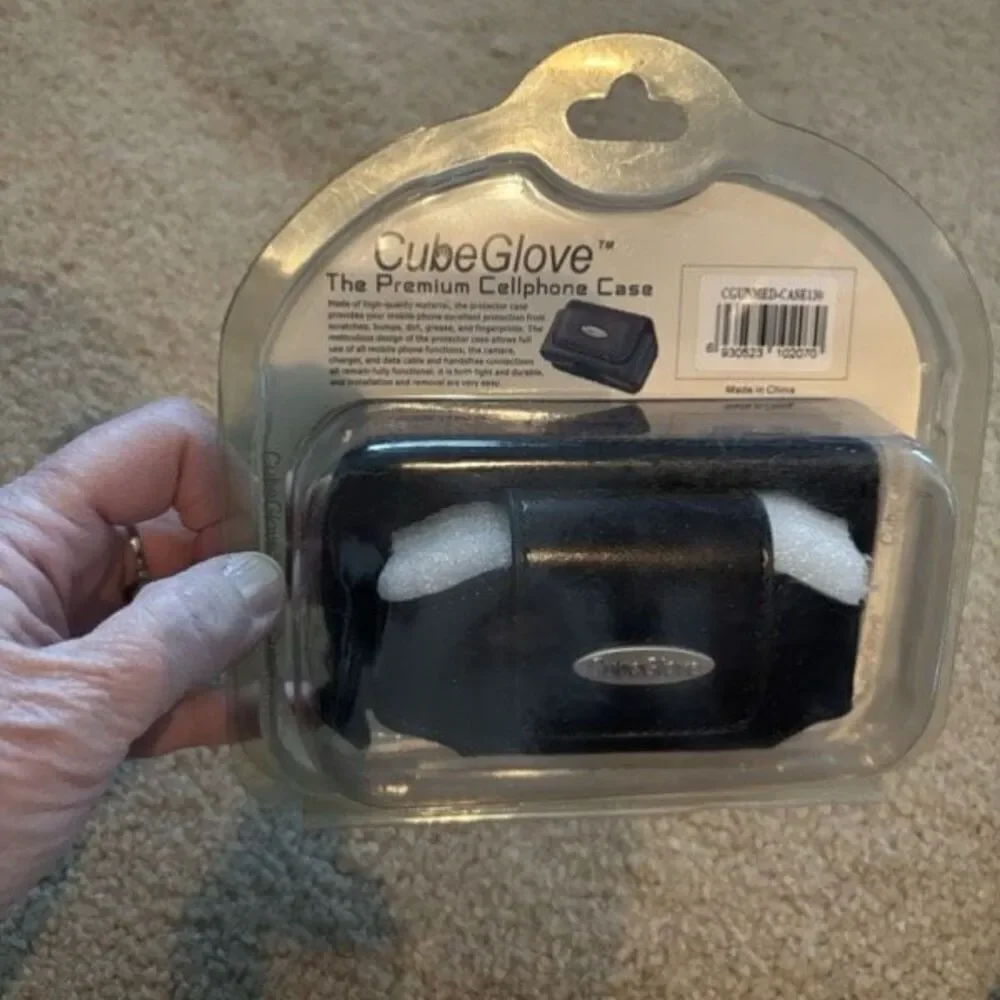 CubeGlove premium cellphone